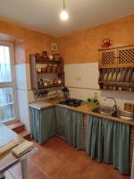 Kuchyň nebo kuchyňský kout v ubytování CASA PETRA : Bonita casa rural en Yunquera