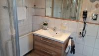 A bathroom at Ferienhof Rindler