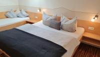 A bed or beds in a room at Ferienhof Rindler