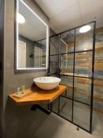 A bathroom at Los Nietos Apartment