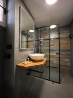 A bathroom at Los Nietos Apartment