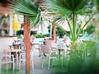 Restaurace v ubytování Ilian Beach & Apartments