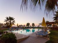 Bazén v ubytování Ilian Beach & Apartments nebo v jeho okolí