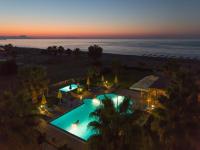 Bazén v ubytování Ilian Beach & Apartments nebo v jeho okolí