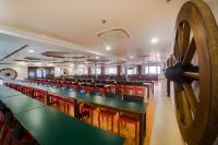 Hotel Guruvayur Darshanにあるレストランまたは飲食店