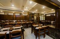 Hotel Guruvayur Darshanにあるレストランまたは飲食店
