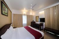 Hotel Guruvayur Darshanにあるテレビまたはエンターテインメントセンター
