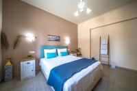Posteľ alebo postele v izbe v ubytovaní Iro City and Beach Boutique Homes