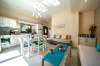Kuchyňa alebo kuchynka v ubytovaní Iro City and Beach Boutique Homes