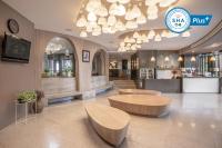 I Pavilion Hotel Phuketにあるテレビまたはエンターテインメントセンター