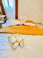 Postel nebo postele na pokoji v ubytování Milos City Center Apt. 32