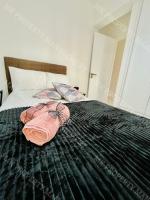 Postel nebo postele na pokoji v ubytování Milos City Center Apt. 32