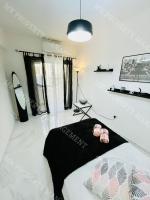 Postel nebo postele na pokoji v ubytování Milos City Center Apt. 32