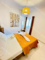 Postel nebo postele na pokoji v ubytování Milos City Center Apt. 32