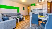 Kuchyňa alebo kuchynka v ubytovaní Apartamenty Cicha by Royal Aparts
