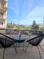 Balkón alebo terasa v ubytovaní Apt w/ View of OlympusZeusTemple/4BEDR-3BATH-2KITC