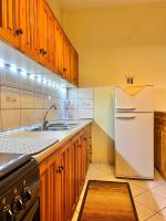 Kuchyň nebo kuchyňský kout v ubytování Village Apartment