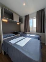 Postel nebo postele na pokoji v ubytování Mobile Homes Relax Park Umag