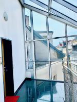 Balkón nebo terasa v ubytování Luxurious city apartment incl garage and terrace