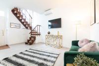 A television and/or entertainment centre at Campo dè Fiori Detached Apartment Eligio - Top Collection