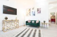 A television and/or entertainment centre at Campo dè Fiori Detached Apartment Eligio - Top Collection