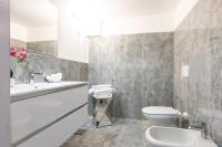 A bathroom at Campo dè Fiori Detached Apartment Eligio - Top Collection