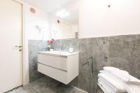 A bathroom at Campo dè Fiori Detached Apartment Eligio - Top Collection