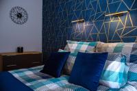 Posteľ alebo postele v izbe v ubytovaní APARTAMENT ELEGANCE BLUE w Let's Sea Basen&SPA