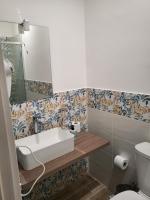 A bathroom at Sicula home