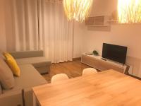 TV a/nebo společenská místnost v ubytování Apartamento con piscina Navarrete