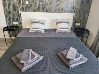 Posteľ alebo postele v izbe v ubytovaní Apartmani Karlo