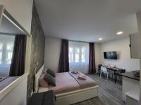 Posteľ alebo postele v izbe v ubytovaní Apartmani Karlo