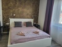Posteľ alebo postele v izbe v ubytovaní Apartmani Karlo