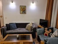 Posezení v ubytování Pirin Golf Apartment HOME with private garden