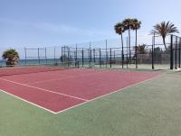 Tenis alebo squash v ubytovaní Apartamento en urb primera linea de playa alebo jeho okolí
