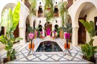 Un restaurante o sitio para comer en Riad Wow