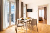 Superior Beach Aparthotelにあるテレビまたはエンターテインメントセンター