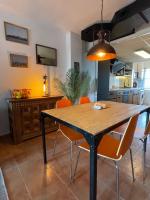 A kitchen or kitchenette at Los Nietos Apartment