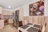 A kitchen or kitchenette at Apartamento Porís