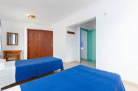 Łóżko lub łóżka w pokoju w obiekcie Hostal Marina