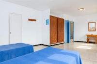 Łóżko lub łóżka w pokoju w obiekcie Hostal Marina