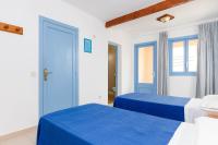 Łóżko lub łóżka w pokoju w obiekcie Hostal Marina