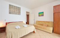 Posteľ alebo postele v izbe v ubytovaní 1 Bedroom Nice Apartment In Saplunara