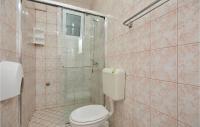 Kúpeľňa v ubytovaní 1 Bedroom Nice Apartment In Saplunara