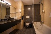 Een badkamer bij Fletcher Hotel-Restaurant Arion-Vlissingen