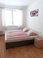 Posteľ alebo postele v izbe v ubytovaní APARTMÁN BRATISLAVA city & parking