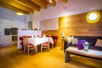Kuchyňa alebo kuchynka v ubytovaní Apartments Dolomit-Royal