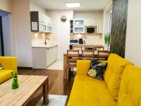 Kuchyňa alebo kuchynka v ubytovaní Markowe Apartamenty Złoty Park