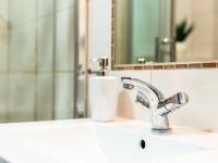 Kúpeľňa v ubytovaní Markowe Apartamenty Złoty Park