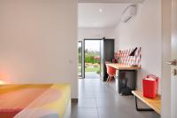 Postel nebo postele na pokoji v ubytování Flamboyant Boutique B&B